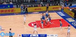 連續吃癟！克里斯先是籃下被李炎哲大帽&又被李炎哲生斷